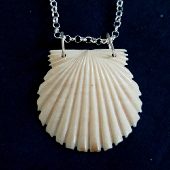 scallop shell necklace - Picture 2 of 6